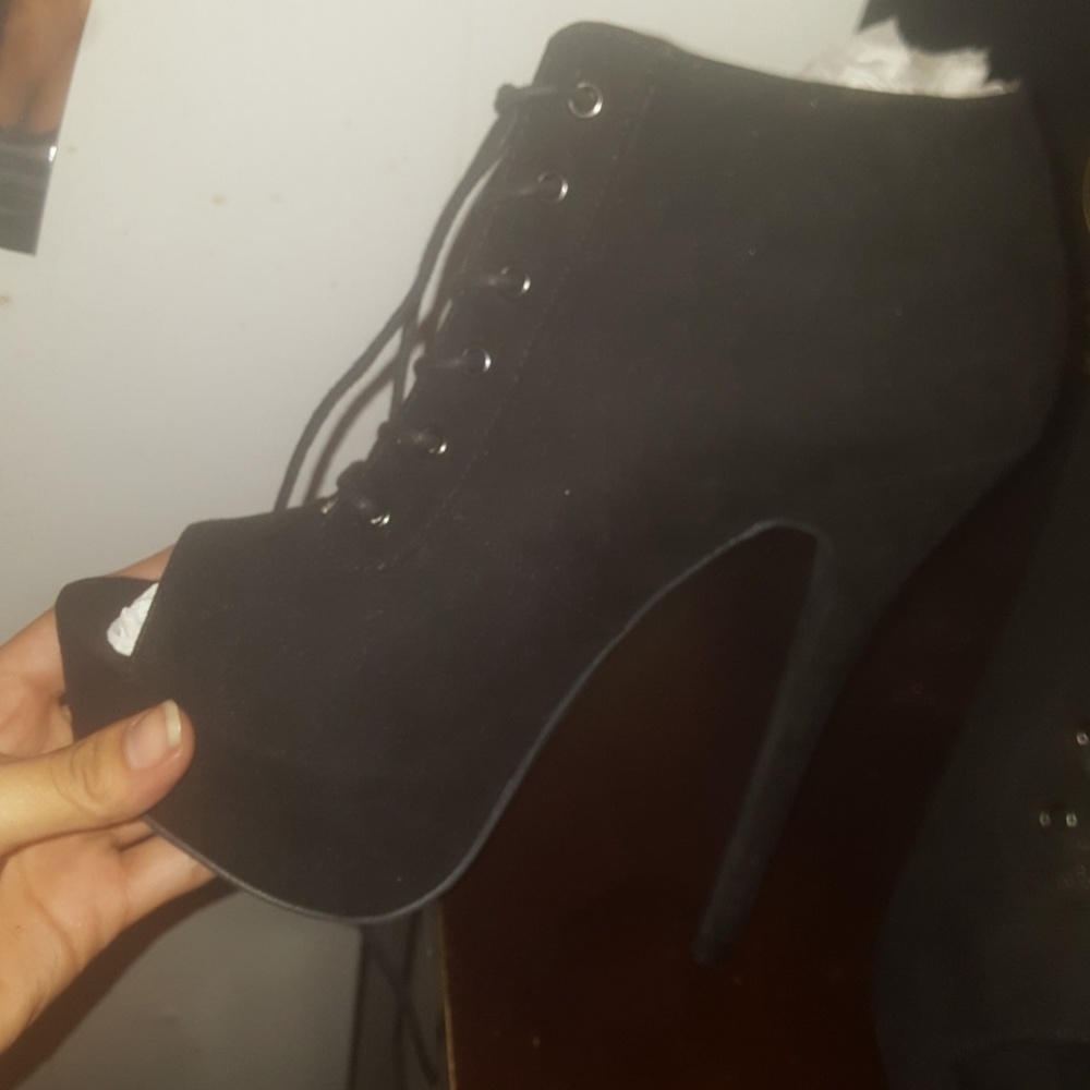 Boots with heel